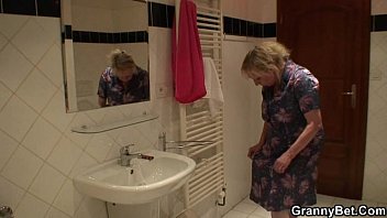 Preview 2 of Trio Con Sybil Stallon - Big tits granny fucked hard