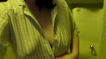 Preview 1 of Indian Fatty Chut - A married woman walks down the aisle of an apartment and gets excited by masturbating while exposing herself：The full video is&rarr_https://www.xvideos.red/channels/aika-frau