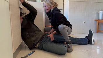 Preview 1 of Mather An Son - HOT WIFE BLOWJOB TO THE PLUMBER IN THE KITCHEN WITH CUM IN MOUNTH