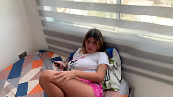 Preview 1 of Mali Rae - Me aprovecho de mi hermanastra embarazada para jugar a retos y como ella pierde termino follandola muy rico hasta hacerla venir a chorros.