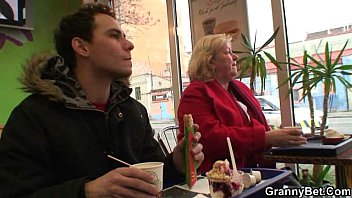 Preview 1 of Brazil Gay Amador - Granny pickup in fast food