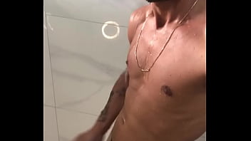 Preview 4 of Sxsy Schol - Encontrei o dotado tomando banho