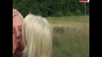 Preview 3 of Groping Naked Dick - Geilen Spanner zu zweit geblasen