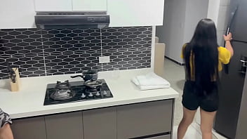 Preview 1 of Crimei Big Ass Fuck - Pareja de hermanastros amateur tienen sexo en la cocina mientras sus padrastros no est&aacute_n. H.L.