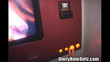 Preview 2 of Www Sex Vedeos Hd - Divorced mama sucking off at gloryhole