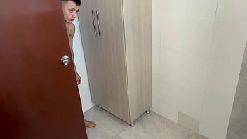 Preview 1 of Cutting Pussy By Blade And Fuck - Espi&oacute_ a mi timida hermanastra en la ducha y termino follando su estrecho co&ntilde_o. H.L.