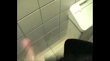 Preview 4 of Pornodefamilia Gratis - My 18 years old bitch making a hand job in theb bath room at schoolvi