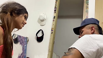 Preview 2 of Daughter Dad Sex Education - me estoy pintando las u&ntilde_as mientras mi hermanastro me folla rico.