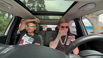 Preview 3 of Muslims 3gpking - Peguei uma carona com um amigo e ele acabou me comendo no carro e gozando na minha cara.
