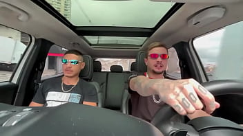 Preview 1 of Muslims 3gpking - Peguei uma carona com um amigo e ele acabou me comendo no carro e gozando na minha cara.