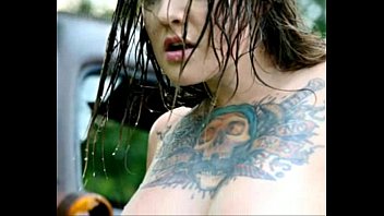 Preview 1 of Xxx Amri A - Very cute tattoo girl under the rain