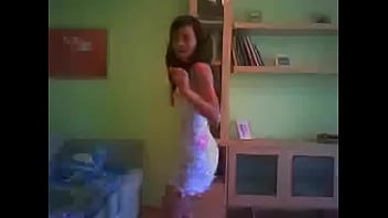 Preview 3 of Taza Xxx - Young girl dancing on cam