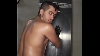 Preview 1 of 3d Porn Hermaphrodite - Lavando a Geladeira com a Pica @ leotbrito13aaa (follow  )