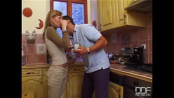 Preview 1 of Wwwx X X X Bidu - Good house wives blow cock!
