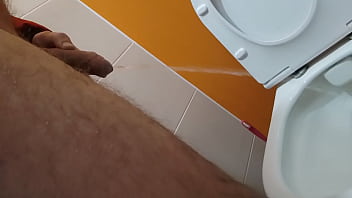 Preview 3 of Anybunny Mobi Porn Beauty Babes - Писаю в туалете торговова центра