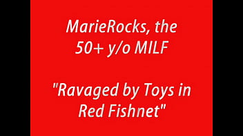 Preview 1 of Metendo Na Velha - Marie Rocks - Ravaged by Toys in Red Fishnet