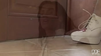 Preview 1 of Xxx Bank Robbery - Relaxing piss in the sink