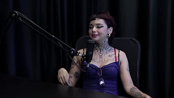 Preview 2 of Girls Dog Xxx Bf - MELHORES MOMENTOS DA ANNIE CLEMENTINE NO PRELIMINARES PODCAST COM BIA HOT - PARTE 1 (WATCH ON: SHEER/RED)