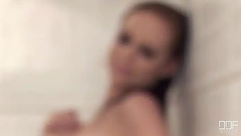 Preview 1 of Se Chorrea 120 Argentina - Seductress in the shower!