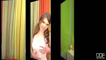 Preview 1 of Pornsaeesex - Kelly conquers the fuck machine!