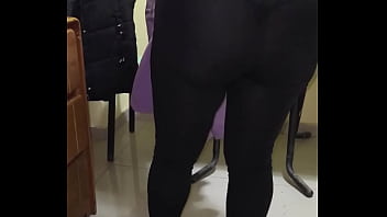 Preview 3 of Swiss Toilet Girl 001 - CONTRATO UNA EMPLEADA DE LIMPIEZA Y LA MUY ZORRA VIENE CON LEGGINS TRANSPARENTES Y UN HILO