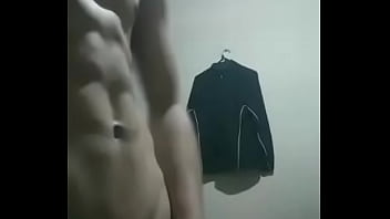 Preview 1 of Russian Roultte - Hetero guapo masturbandose 1
