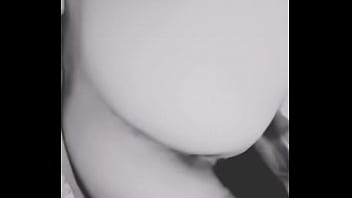 Preview 4 of Shota Lolo - Venezolana Puta meti&eacute_ndose un pepino enorme en la vagina.