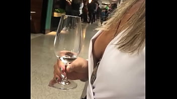 Preview 3 of Ehfmlgrtd - Decote no shopping