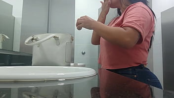 Preview 3 of Sistr Berthar - pacientes descuidadas de clinica meando