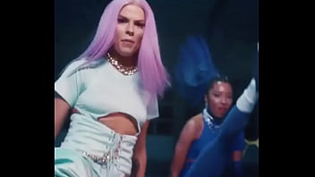Preview 1 of Xx X Gd Video - Lu&iacute_sa Sonza Semi Nua Mostrando Seu Belo Rabo em Novo Clipe
