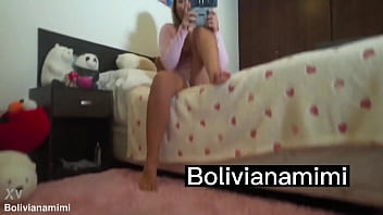 Preview 2 of Babyfriends Mom - Mostrandole el culo a mi drone.... en su primer vuelo me grabo masturbandome muy rico hasta mojarme todita Video completo en bolivianamimi.tv