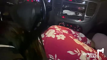Preview 2 of Sucking Bhabhi Boob - TAXISTA DE UBER! Ma&ntilde_oso cobra su servicio foll&aacute_ndome