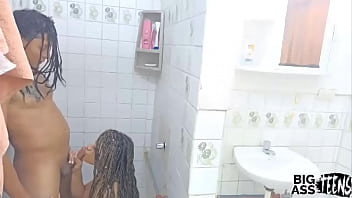 Preview 3 of Xxxnx Hd Moa S - Follando con hermanastra despues de una fiesta loca con sus amigas