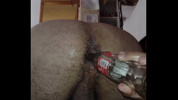Preview 4 of Kitty Hung Pee - tomando una coca cola