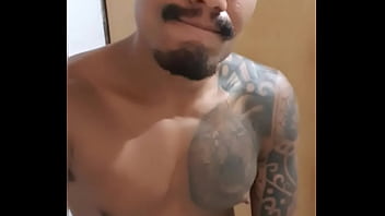 Preview 3 of Police Sexxey - Gozando no banheiro  da minha m&atilde_e Marcelopauzao.com