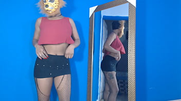 Preview 1 of Lesbian Milf Diamond - Alice ficou com tes&atilde_o olhando seus seios que estavam durinhos no espelho