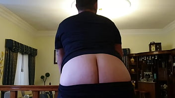 Preview 3 of Ebony Milf Fucks Young White Boy - Novinho rabudo se exibindo
