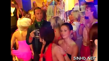 Preview 3 of Novinho Banho Punheta - Steamy sexy club actions
