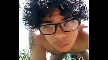 Preview 2 of Awa Addams And Black Mn - Nerd se masturba en el jardin