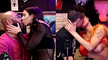 Preview 4 of Nepali Banged - Gostosa se anima pra beijar o Senhor Black,  e sua esposa n&atilde_o perde tempo - Dieni Ga&uacute_cha e Pedro Albuquerque