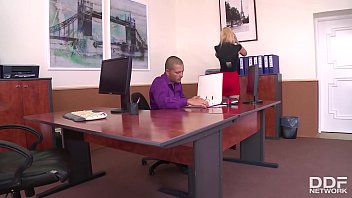 Preview 1 of Tocand Los - Glamorous blonde secretary Vanda Lust&#039_s sexy feet worshipped &amp_ fucked