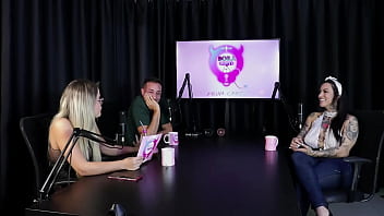 Preview 2 of Xxx Pandarh Sal Wale Lrke - Gosta de fazer um boquete babado,  teve o gang bang reverso,  j&aacute_ realizou quase todos os fetiches e adora invers&atilde_o - Lexi Mallet (SHEER/RED)