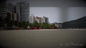 Preview 1 of Petite Super Hot Teen Anal - Coroa passeando pela praia encontra Safado e transa com ele