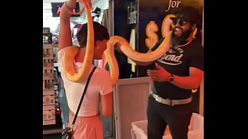 Preview 4 of Sunny Leone Sex Xnxn - I love BIG snakes!! Comment your snake