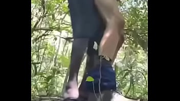 Preview 1 of Chapanes Sex - Neg&atilde_o que tomava conta de carro na rua me fudeu gostoso no meu mato,  meteu a pica preta sem d&oacute_