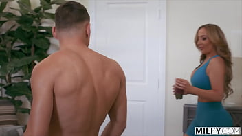 Preview 1 of Hires Sxe - MILFY Curvy Fit Mom Richelle Sucks His Eager Young Cock Dry