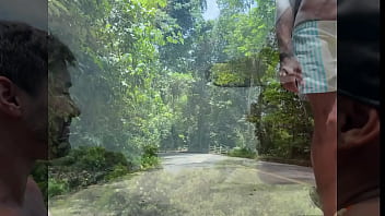 Preview 1 of The Queen Of Jungle - Fui fazer trilha com um amigo e o clima esquentou. Transamos no mato mesmo.