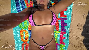 Preview 4 of Airmp - Dia de Sol,  fazendo o que mais amo: Me exibir com meus micro biquinis na praia. buceta fica pulando