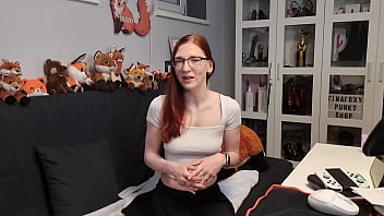 Preview 1 of Kavitasex Com - Rothaariges Teen zieht sich drau&szlig_en zum ersten mal aus.