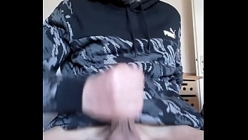 Preview 1 of Mom In Hiddien Cam - gros plan sur ma bite mes couilles et mon anus avec une belle &eacute_jaculation